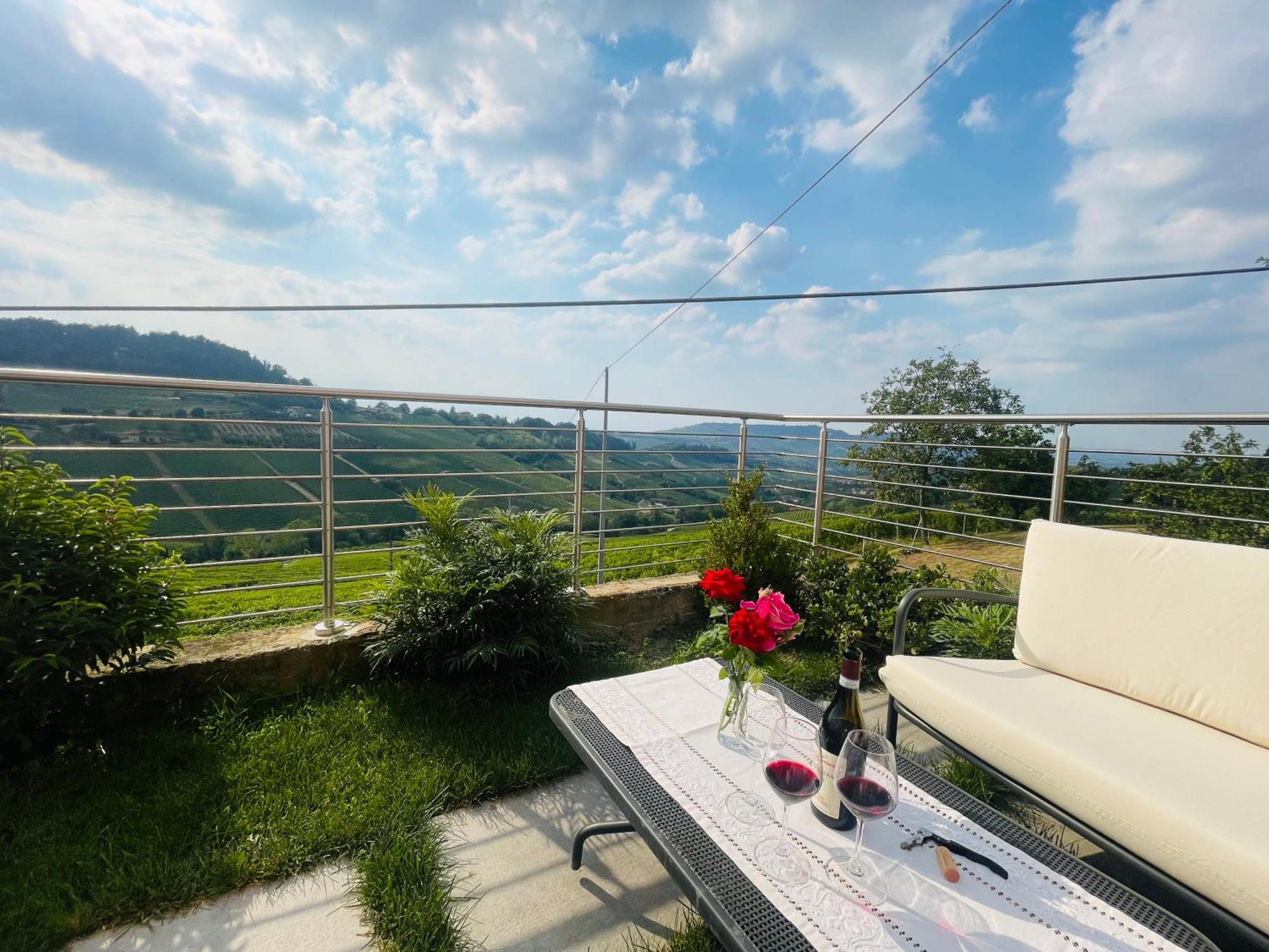 Casa Rafanelli Apartment Monforte dʼAlba Екстериор снимка