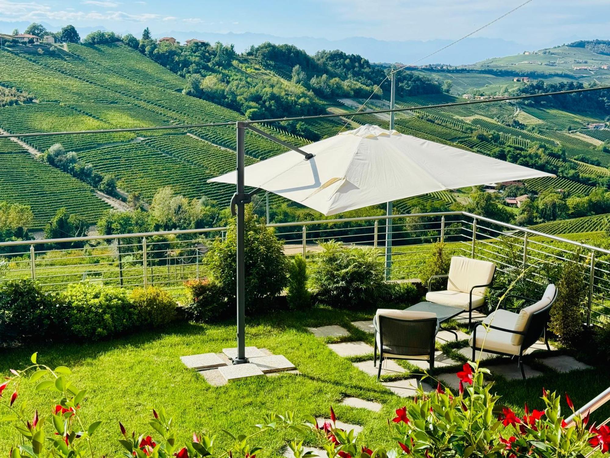 Casa Rafanelli Apartment Monforte dʼAlba Екстериор снимка